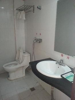 Wuhan Tianlun Holiday Hotel ภายนอก รูปภาพ
